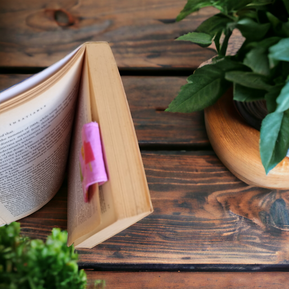 Magnetic Bookmark showing on it looks on a book